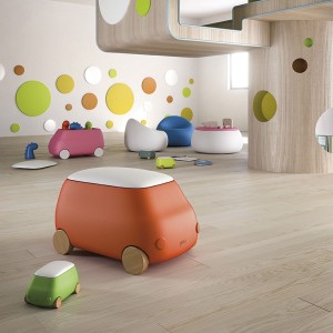 Contenedor Plust Van para exterior. Mobiliario infantil Plust Collection.