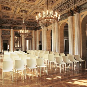 Silla Bo apilable de Driade. Variedad de muebles para interior y exterior.