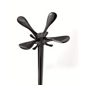 Perchero suelo Giogia de Caimi. Muebles oficina diseño.