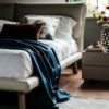 Cama Adam de Cattelan Italia con cabecero y somier. Camas de diseño moderno.