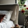 Cama Adam de Cattelan Italia con cabecero y somier. Camas de diseño moderno.