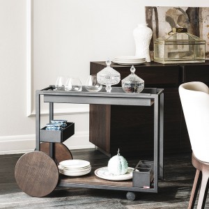 Carrito Brandy de Cattelan Italia. Carrito en acero con estantes de madera.