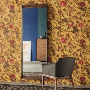 Espejo Excalibur de Cattelan Italia. Espejo con marco en madera y acero.