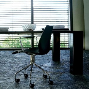 Silla Maui giratoria de Kartell. Mueble de diseño ideal para oficina.