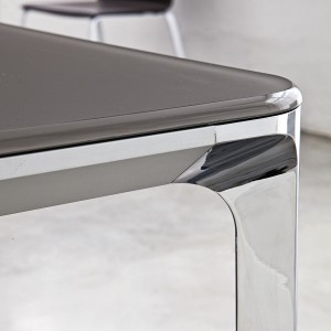 Mesa Slim 8 extensible de Sovet. Mesas y complementos de diseño moderno.