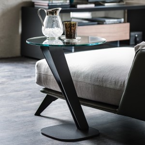 Mesa auxiliar lateral Falco de Cattelan Italia. Mesas auxiliares modernas.