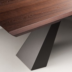 Mesa Eliot Wood Drive de Cattelan Italia. Mesa de salon de diseño moderno.