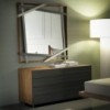 Cómoda Dyno de Cattelan Italia. Cómoda con frontal de cajones tapizados.