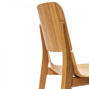 Silla Leaf madera de Ton. Sillas para comedor, amplia variedad de interiores.