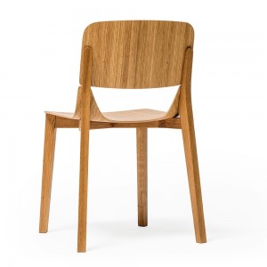 Silla Leaf madera de Ton. Sillas para comedor, amplia variedad de interiores.