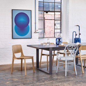 Silla Leaf madera de Ton. Sillas para comedor, amplia variedad de interiores.