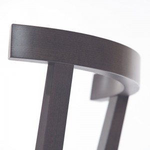 Silla Punton madera de Ton. Sillas de restaurante, de inumerables interiores.