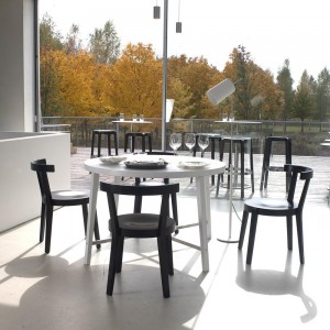 Silla Punton madera de Ton. Sillas de restaurante, de inumerables interiores.