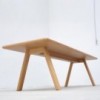 Mesa Stelvio de Ton. Mesas de diseño moderno. Mesas de comedor en madera.