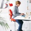 Silla HAG Capisco 8107 con cabezal de Hag. Sillas de oficina modernas.