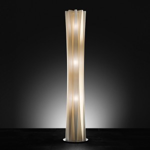 Lámpara Bach floor de Slamp. Diseño tubular para cualquier ambiente.