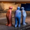 Escultura cerámica The Visitor small de Gardeco. Escultura decorar salón