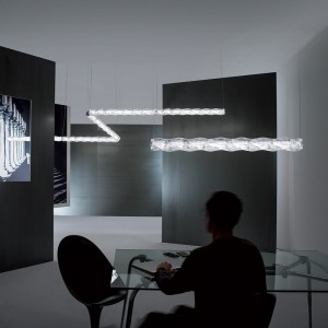 Lámpara suspensión Hugo Horizontal de Slamp. Diseño ideal ideal para oficinas.