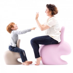 Silla Rabbit baby de Qeeboo. Muebles infantiles diseño.