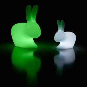 Lámpara Rabbit small de Qeeboo. Muebles y complementos de exterior.