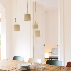 Lámpara suspensión Maija 1955 de Santa & Cole. Lámparas de diseño moderno.
