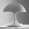 Lámpara sobremesa Cobra de elegante diseño moderno de Martinelli Luce.