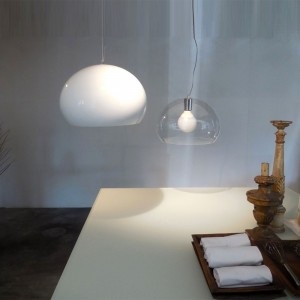 Lámpara colgante FL/Y small Kartell disponible en variedad de acabados.