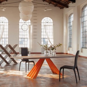Mesa Ventaglio fija madera de Tonin casa. Muebles modernos de hogar.
