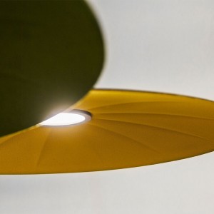 Lámpara suspensión Lent ideal para espacios modernos interiores de Martinelli Luce.