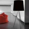 Lámpara pie Eva XG diseñada para espacios interiores elegantes de Martinelli Luce.