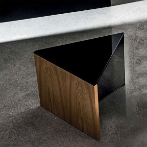 Mesa centro Regolo triangular cristal de Sovet Italia. Mesas y complementos de diseño.