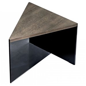 Mesa centro Regolo triangular madera de Sovet Italia. Mesas y complementos de diseño.