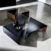 Mesa centro Regolo triangular madera de Sovet Italia. Mesas y complementos de diseño.