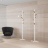Perchero suelo Second tree de Systemtronic. Muebles oficina diseño.