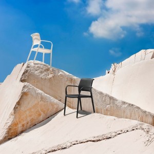 Sillón Ara 315 de Pedrali. Sillas de diseño. Silla moderna de exterior.