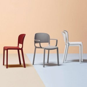 Silla Dome 260 de Pedrali. Sillas de diseño. Sillas de plástico para terrazas.