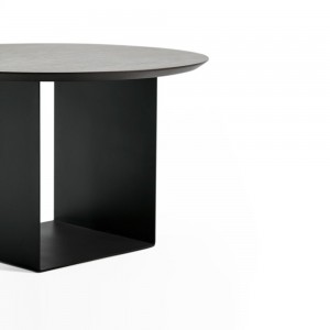 Mesa auxiliar Reflex moderna para espacios interiores de Kendo.
