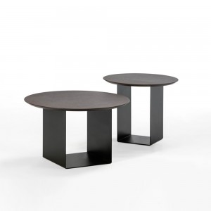 Mesa auxiliar Reflex moderna para espacios interiores de Kendo.