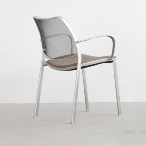 Sillón Gas Cromo Tapizado Red de Stua. Excelente sillón para esapacios interiores.