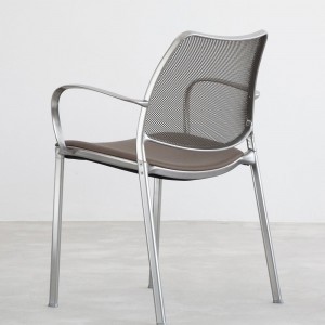 Sillón Gas Cromo Tapizado Red de Stua. Excelente sillón para esapacios interiores.