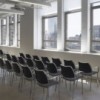 Sillón Gas Cromo Tapizado de Stua. Sillones de diseño moderno para salones u oficinas.