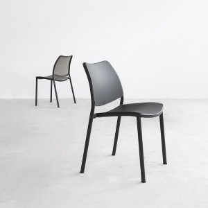 Silla Gas Negra polipropileno de Stua. Excelente silla para usar en oficina.