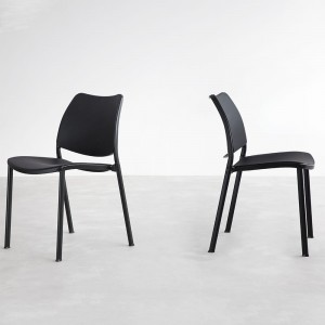 Silla Gas Negra polipropileno de Stua. Excelente silla para usar en oficina.