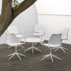 Sillón Gas autoretorno Polipropileno Stua. Excelente sillón para espacios de oficinas.