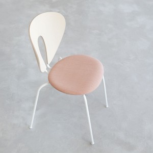 Silla Globus Tapizada de Stua. Excelente para usar en salones o espacios contract.