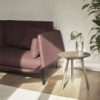 Sofá Must de Omelette ed. Sofá de diseño ideal para ambientes interiores.