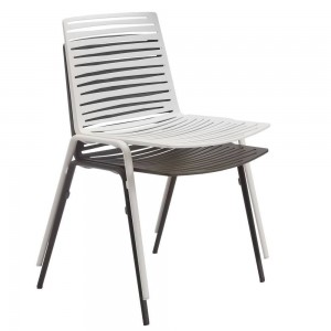 Silla Zebra de Fast. Sillas modernas y resistentes a espacios exteriores.