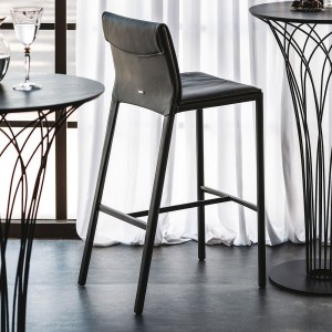 Taburete Isabel de Cattelan Italia. Taburetes de diseño. Taburetes en cuero.