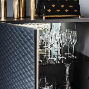 Aparador Tiffany de Cattelan Italia con luz opcional.