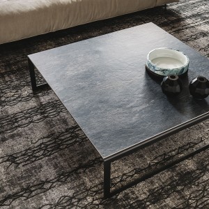 Mesa auxiliar Kitano de Cattelan Italia. Mesas auxiliares de diseño italiano.